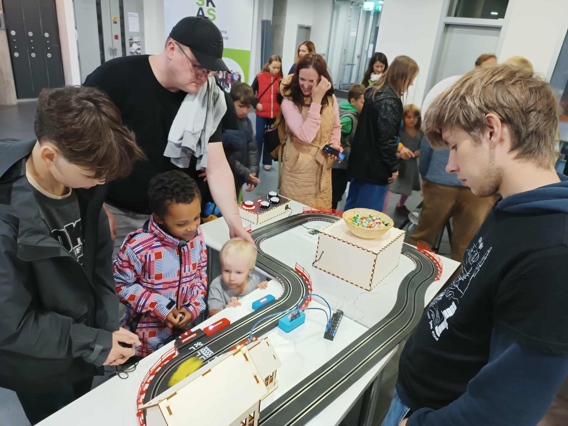 Mikrofarma na Noci vědců 2025