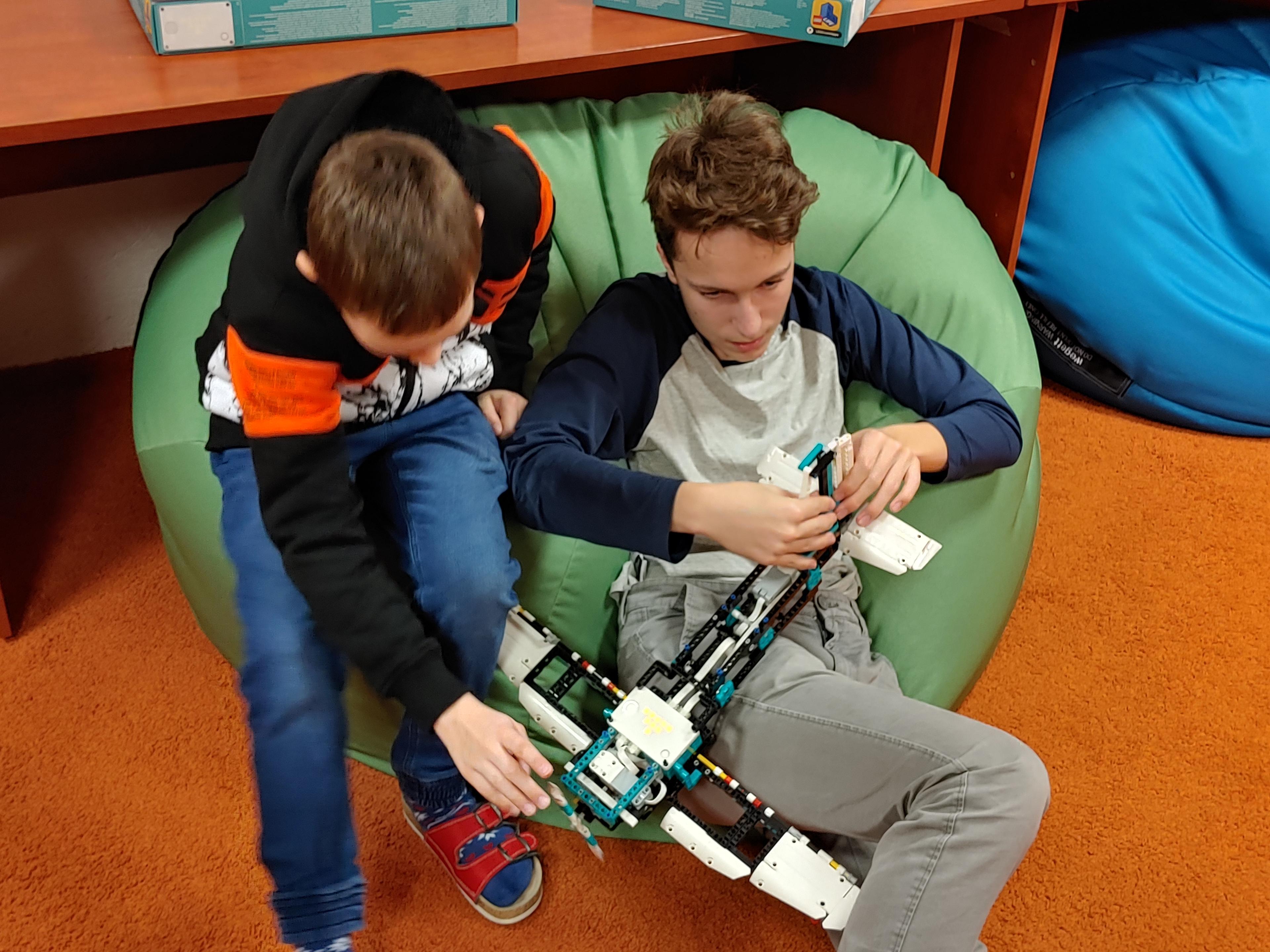 Lego robotika V. (Lego MINDSTORMS, 13+ let)