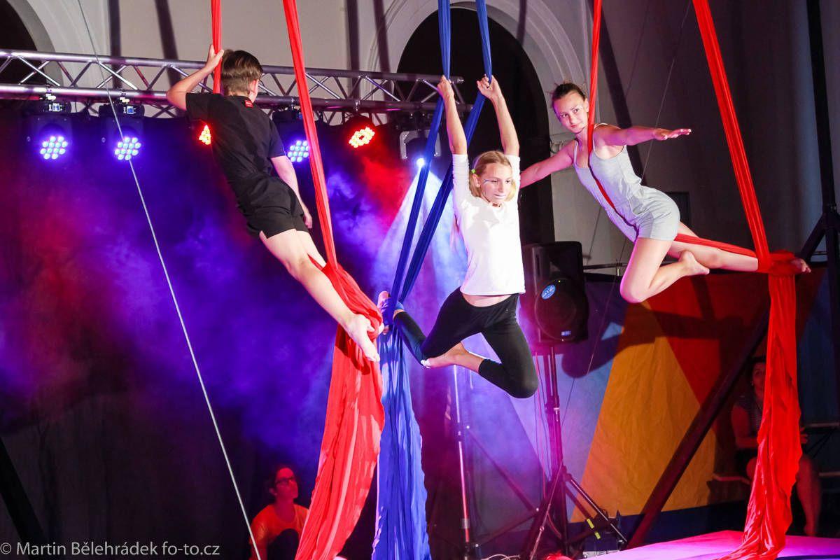 Cirkus LeGrando - pokročilí - Vzdušná akrobacie - Pohybová průprava