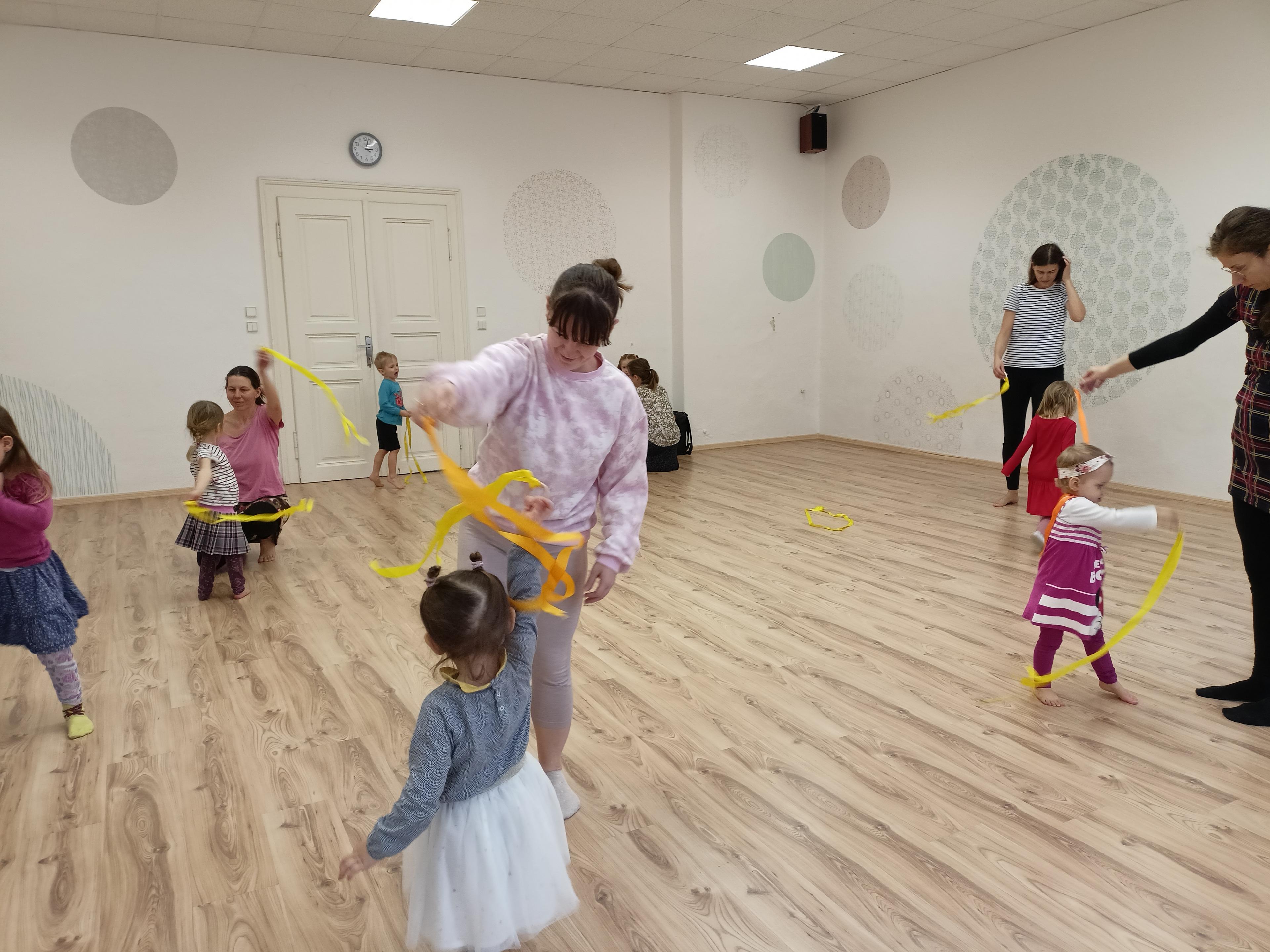Taneční kroužek 1. s živou hudbou pro rodiče s dětmi